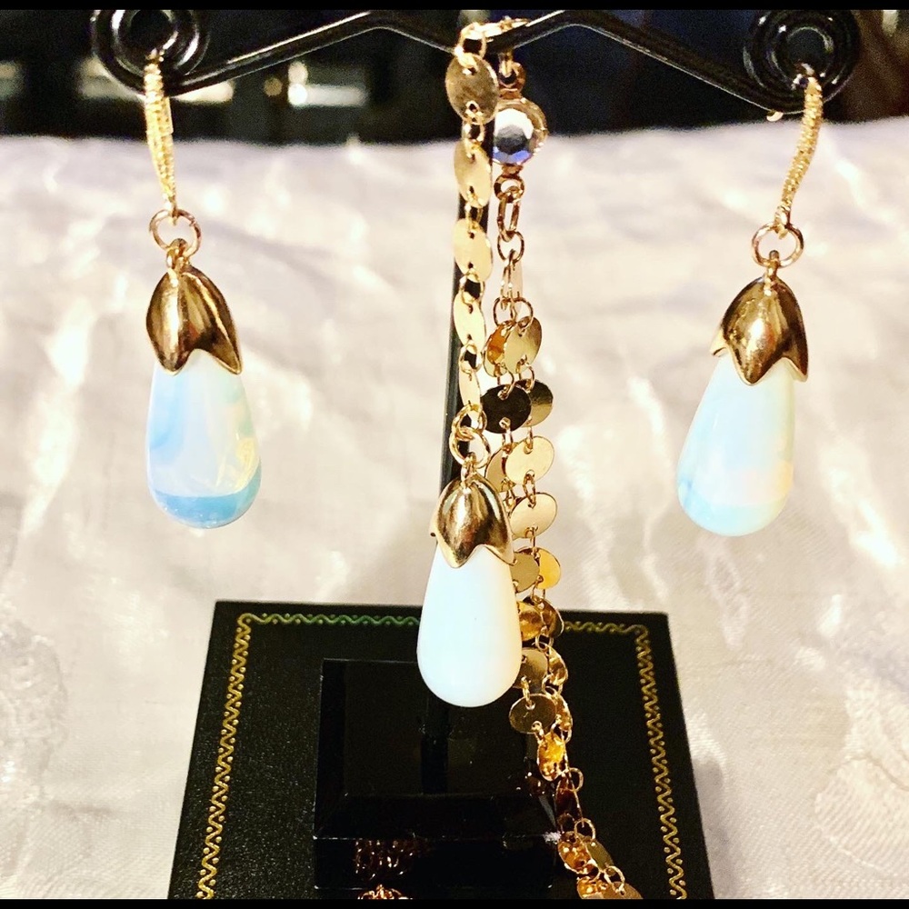 Opal Stone Pendant Necklace & Opal Earrings.